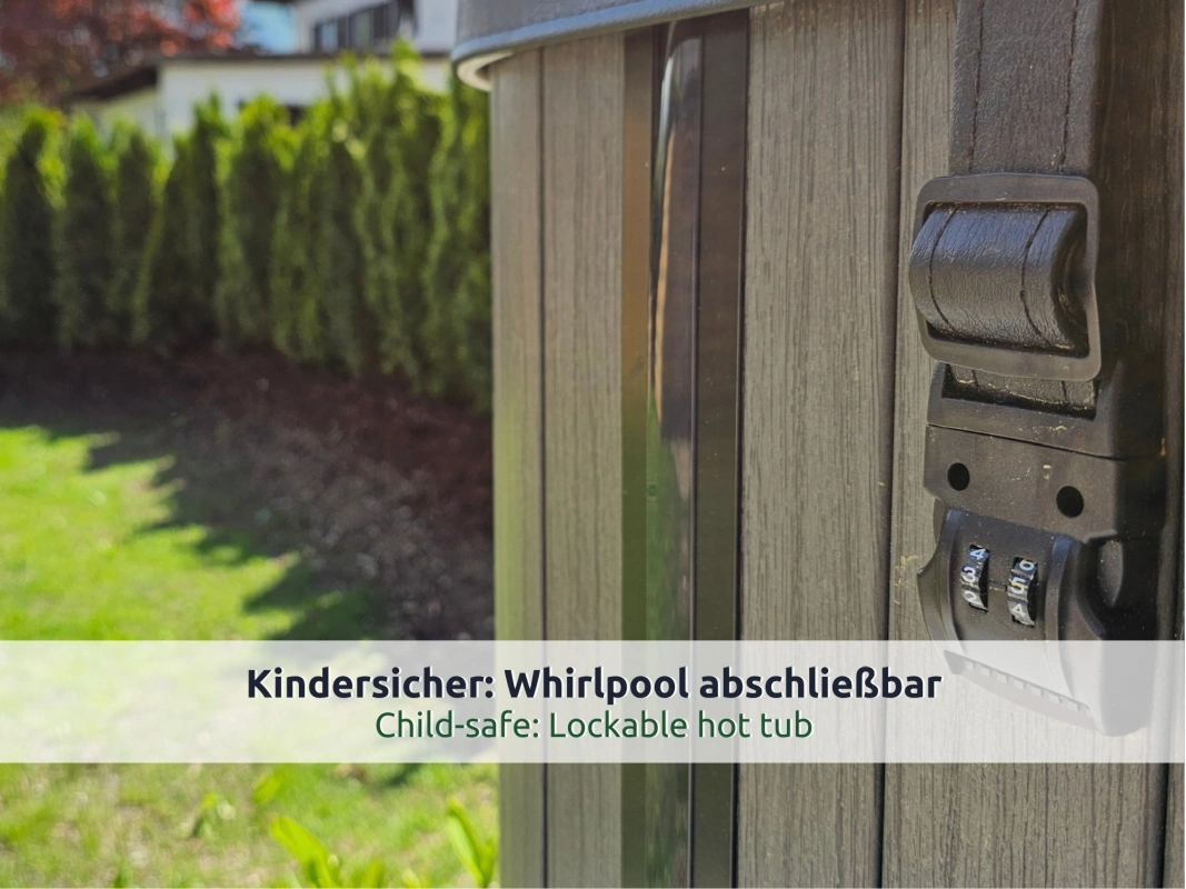 28 Ferienhaus Ruhpolding: Zahlenschloss an der Abdeckung eines Whirlpools im Garten, dahinter Rasen und eine Hecke