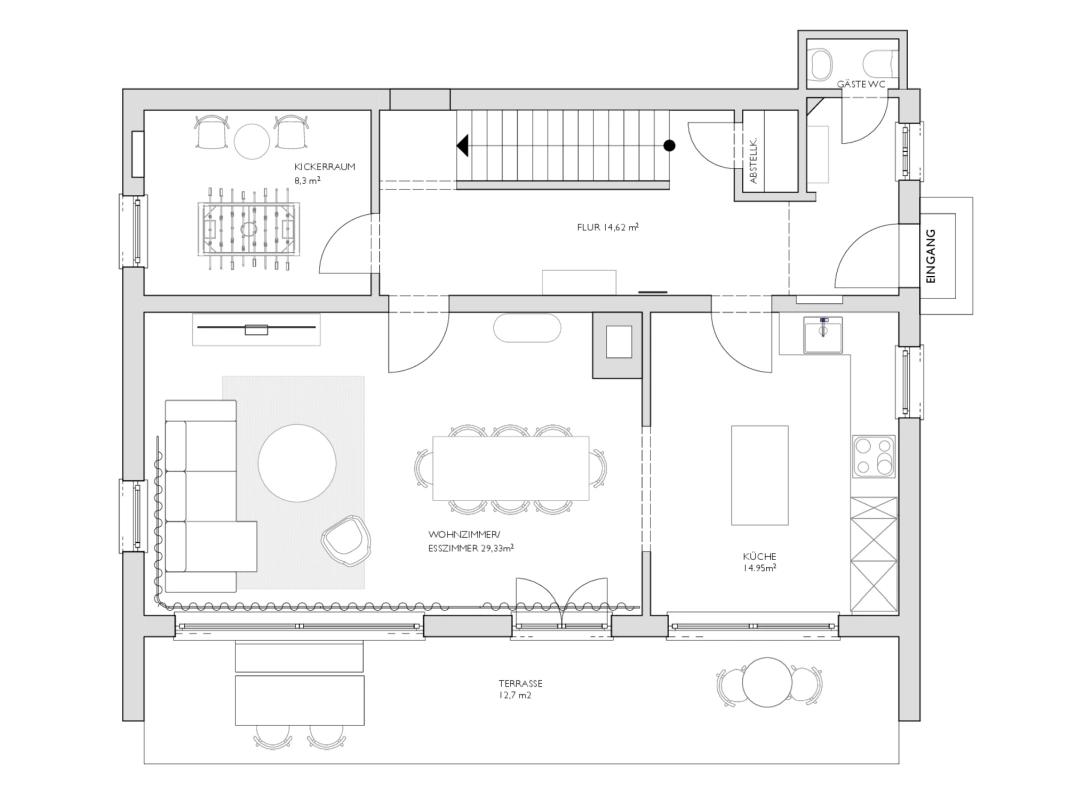Ferienhaus Ruhpolding: Grundriss Erdgeschoss mit Wohn- und Esszimmer, Küche, Kickerraum, Gäste-WC und Terrasse
